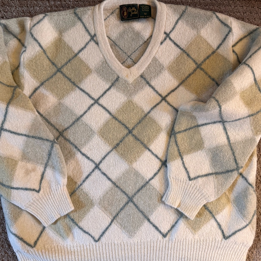 Bobby Jones Baby Alpaca V-necked sweater